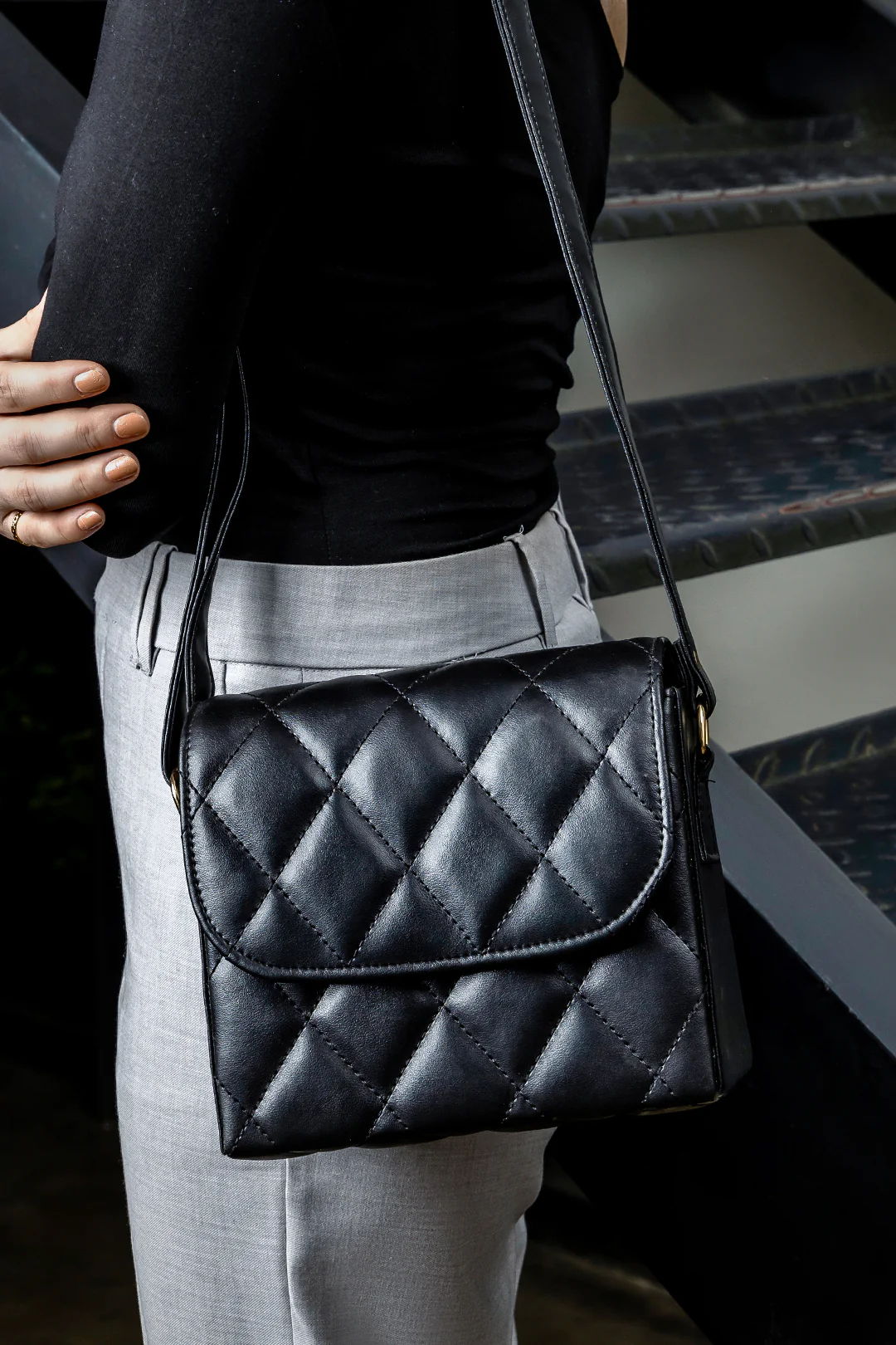 Cross-Body Bags - E143 - Image 4