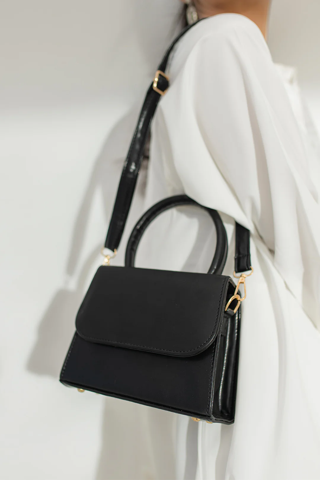Cross-Body Bags - E221 - Image 10
