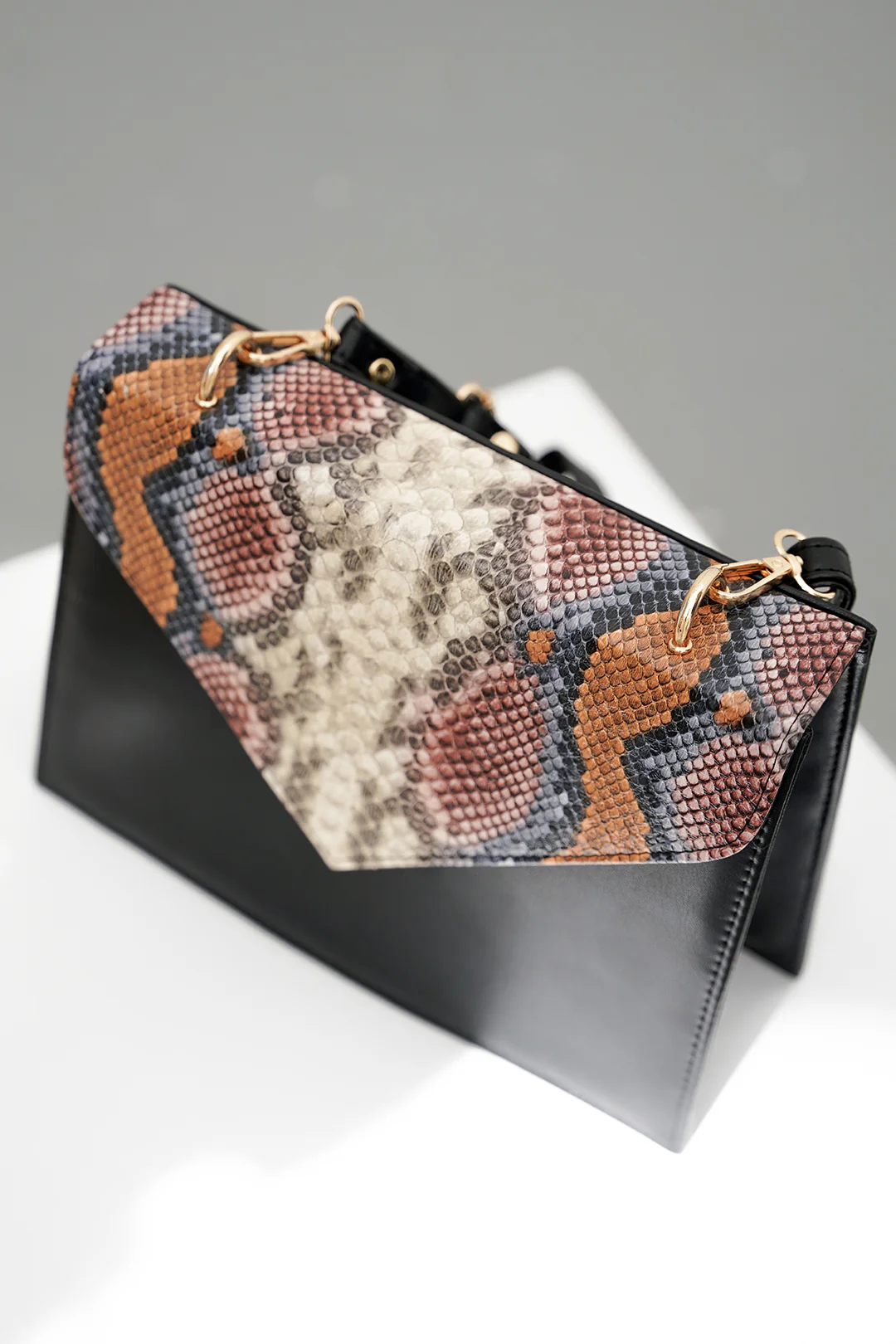 Cross-Body Bags - E201 - Image 8