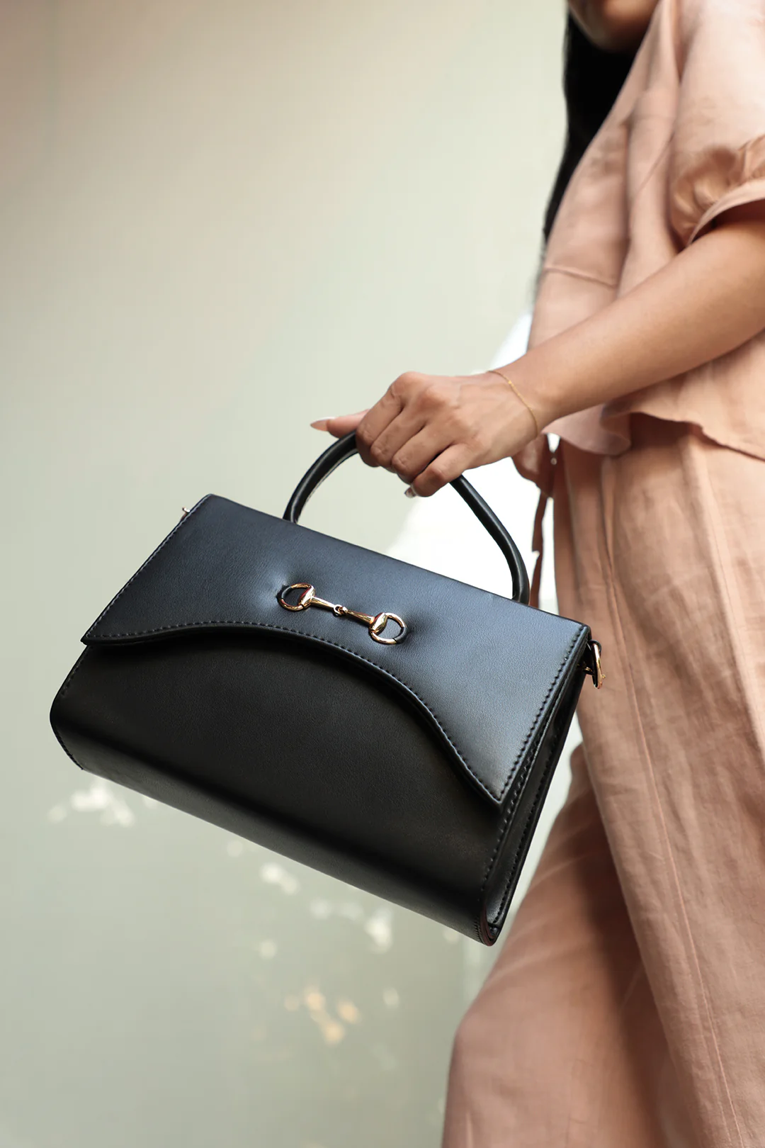 Cross-Body Bags - E382 - Image 2
