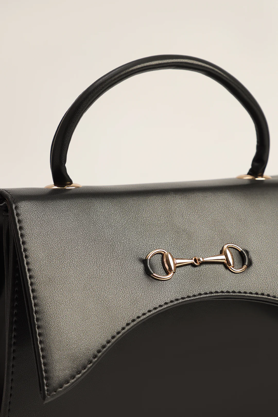 Cross-Body Bags - E382 - Image 4