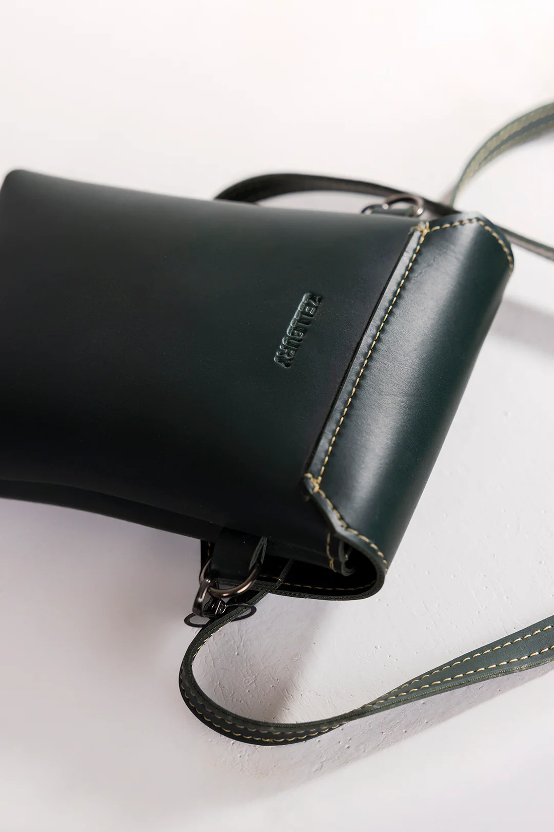 Cross-Body Bags - E581 - Image 3