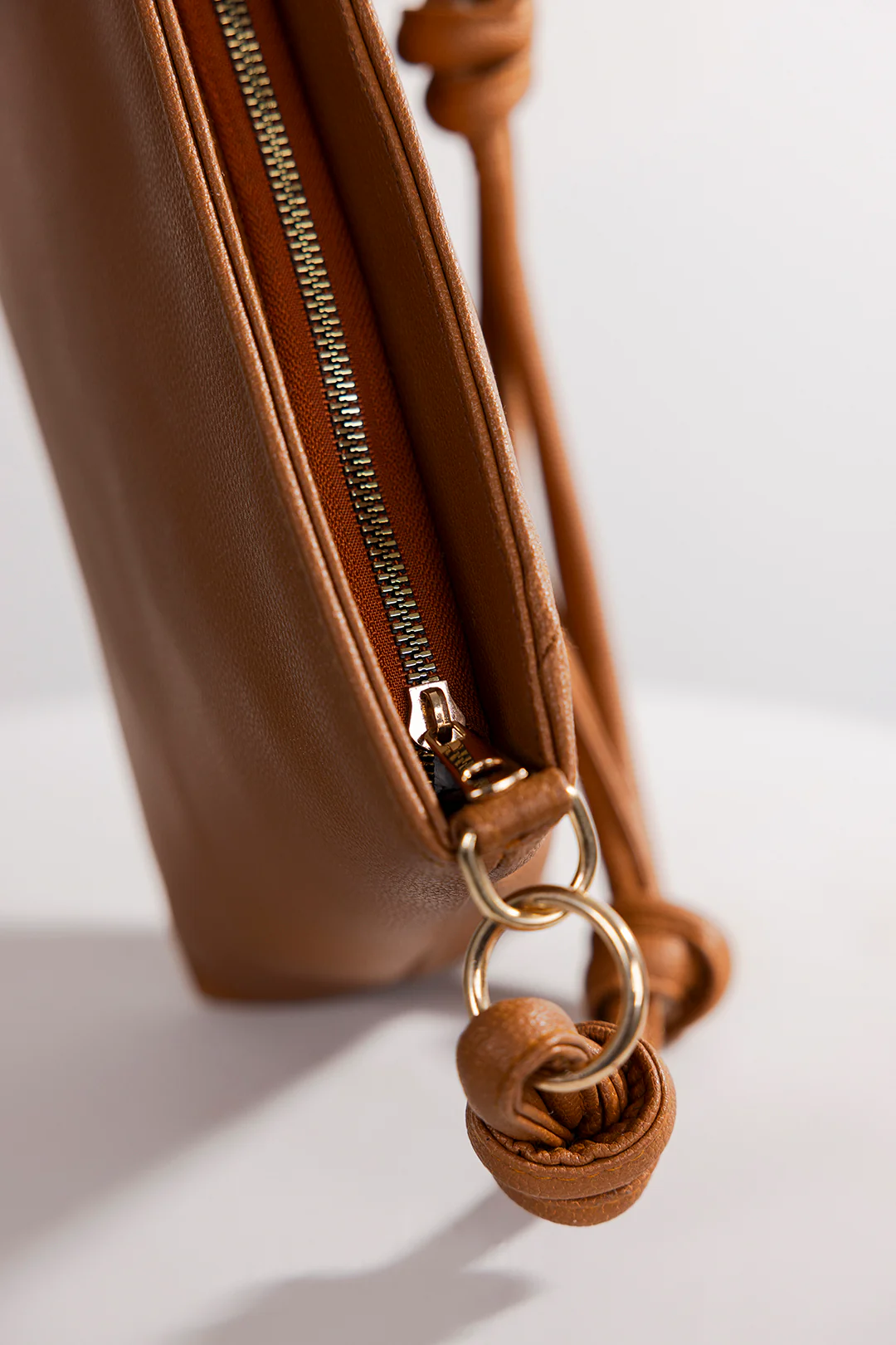 Cross-Body Bags - E596 - Image 11