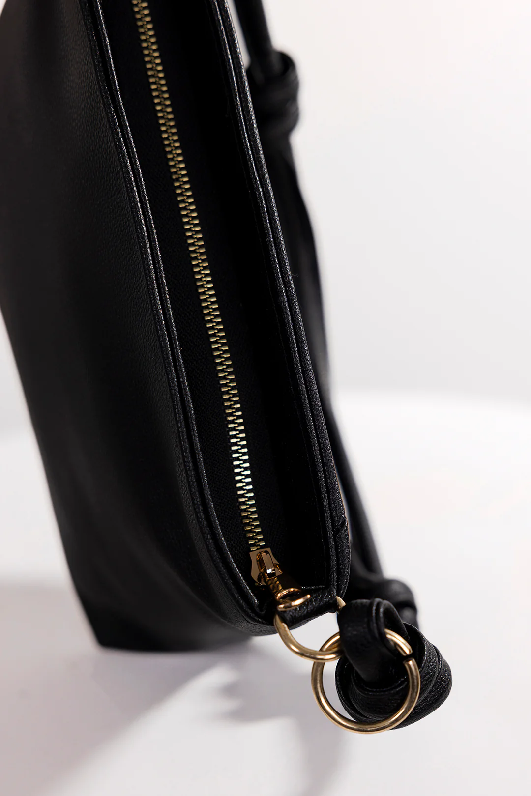 Cross-Body Bags - E596 - Image 2
