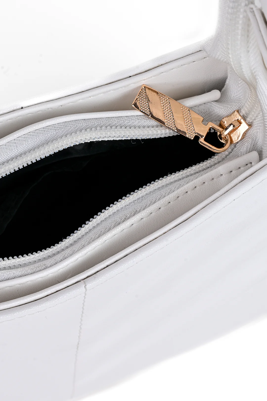 Cross-Body Bags - E871 - Image 10