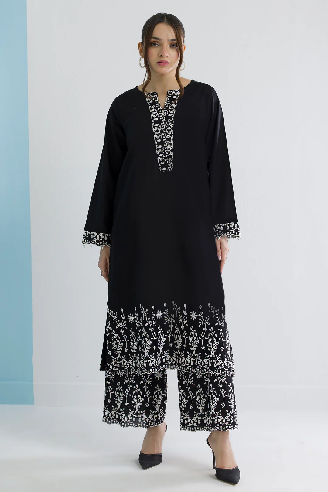 Embroidered Kurta Trouser - 2598