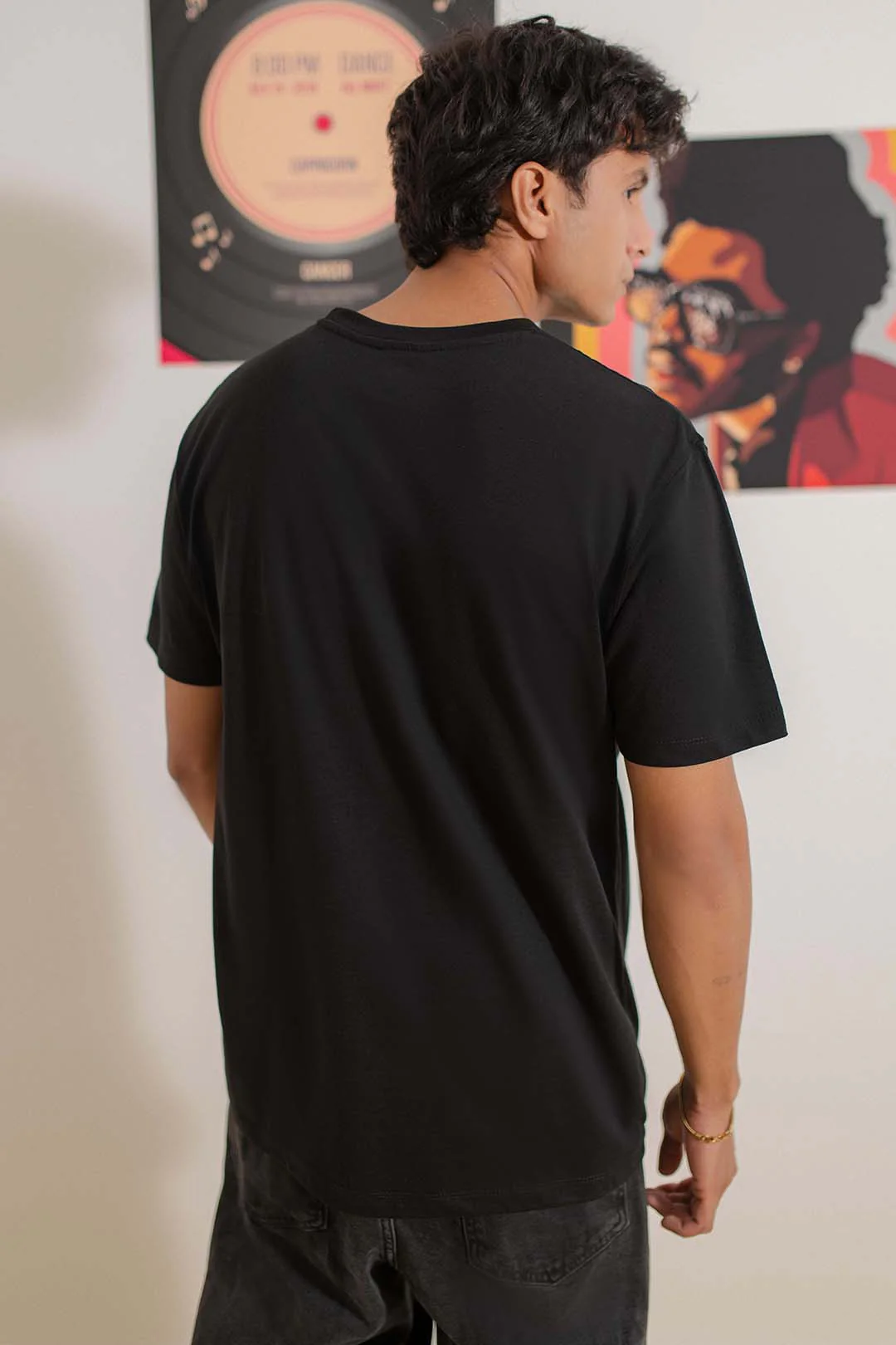 Graphic T-Shirt - R010 - Image 3