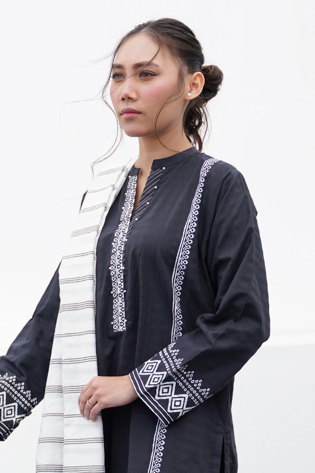 Embroidered Kurta Dupatta Trouser - 0681 - Image 6