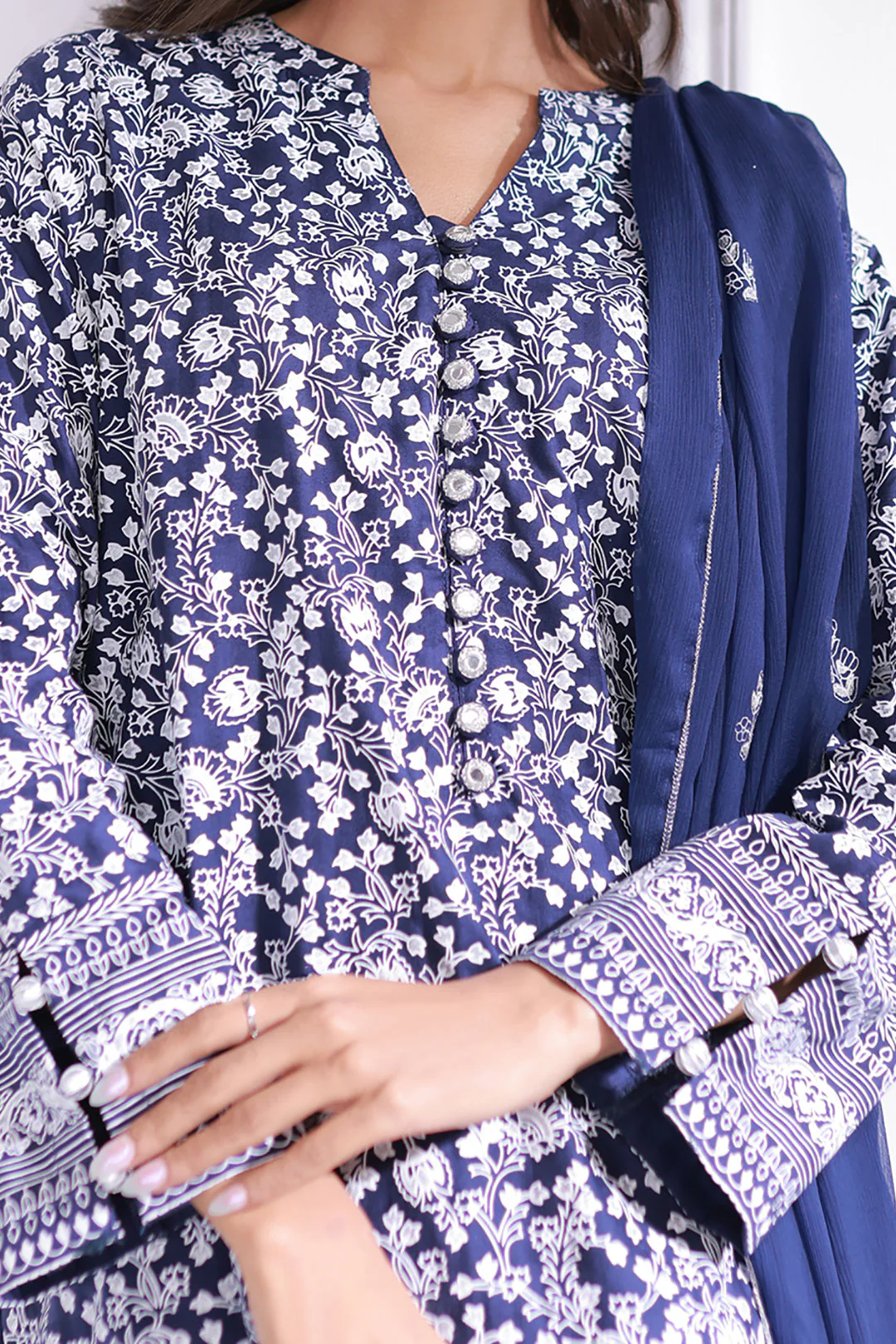Embroidered Kurta Dupatta Trouser - 0991 - Image 4