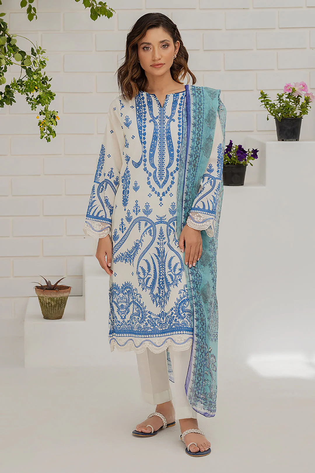 Embroidered Kurta Dupatta Trouser - 1076 - Image 2