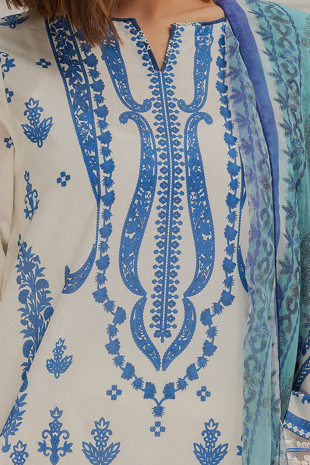 Embroidered Kurta Dupatta Trouser - 1076 - Image 4