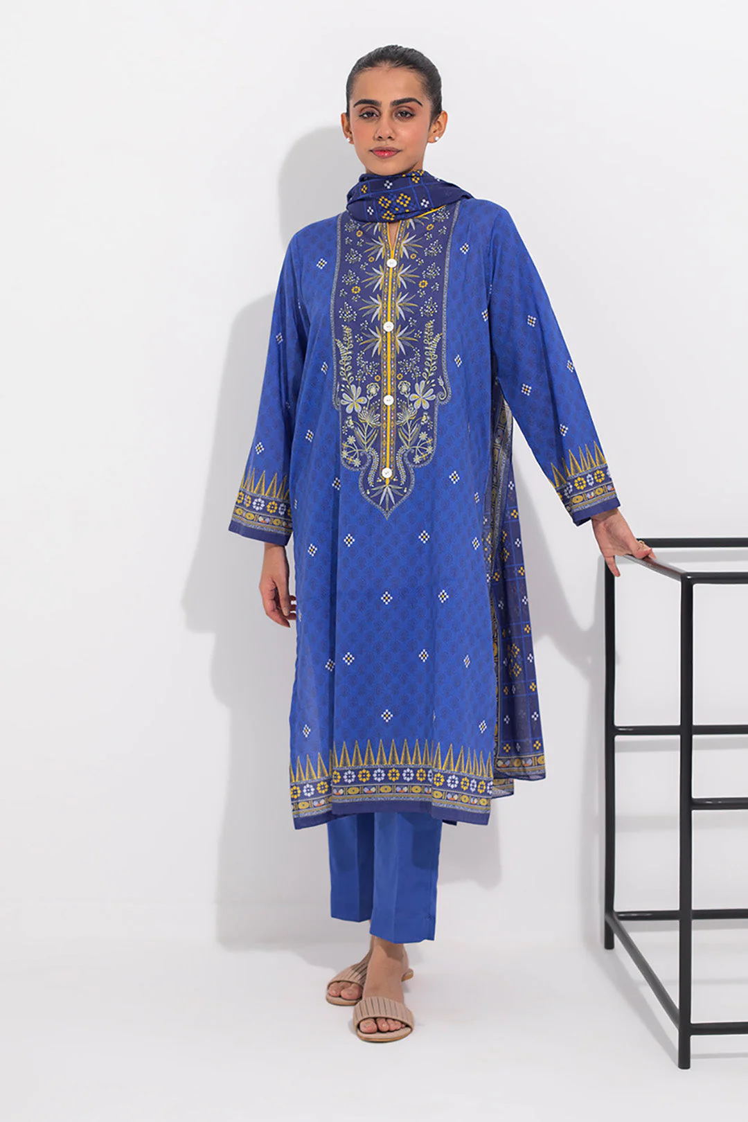 Kurta Dupatta Trouser - 1077 - Image 2