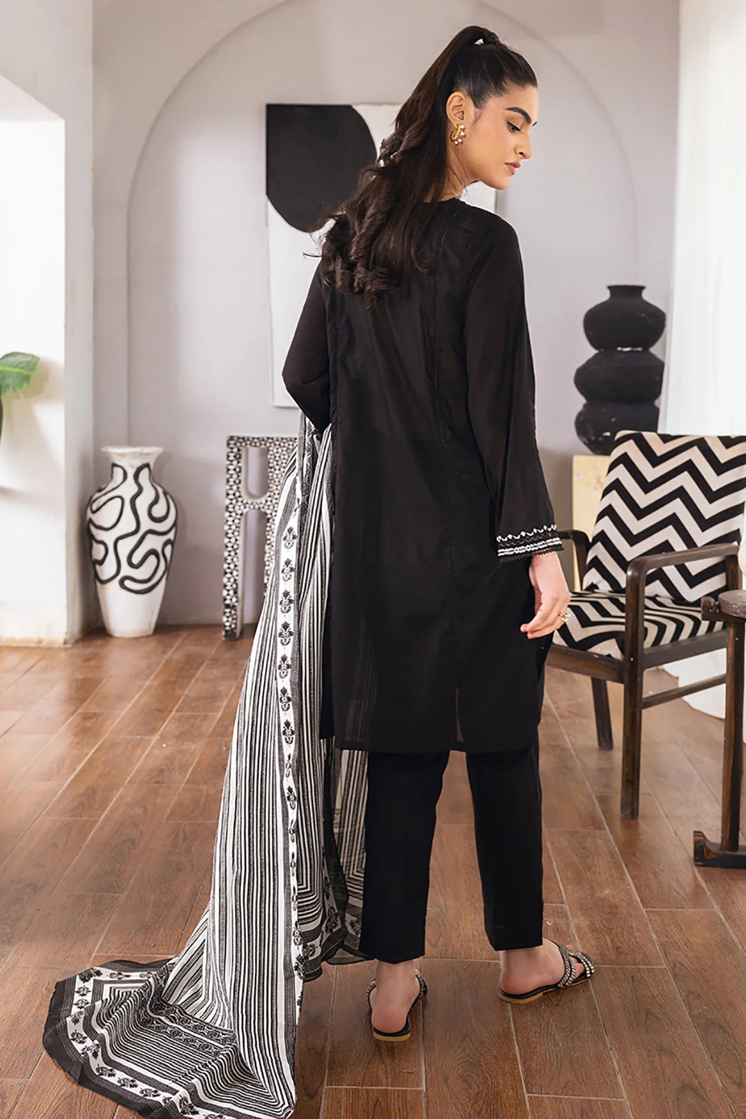 Embroidered Kurta Dupatta Trouser - 1085 - Image 5