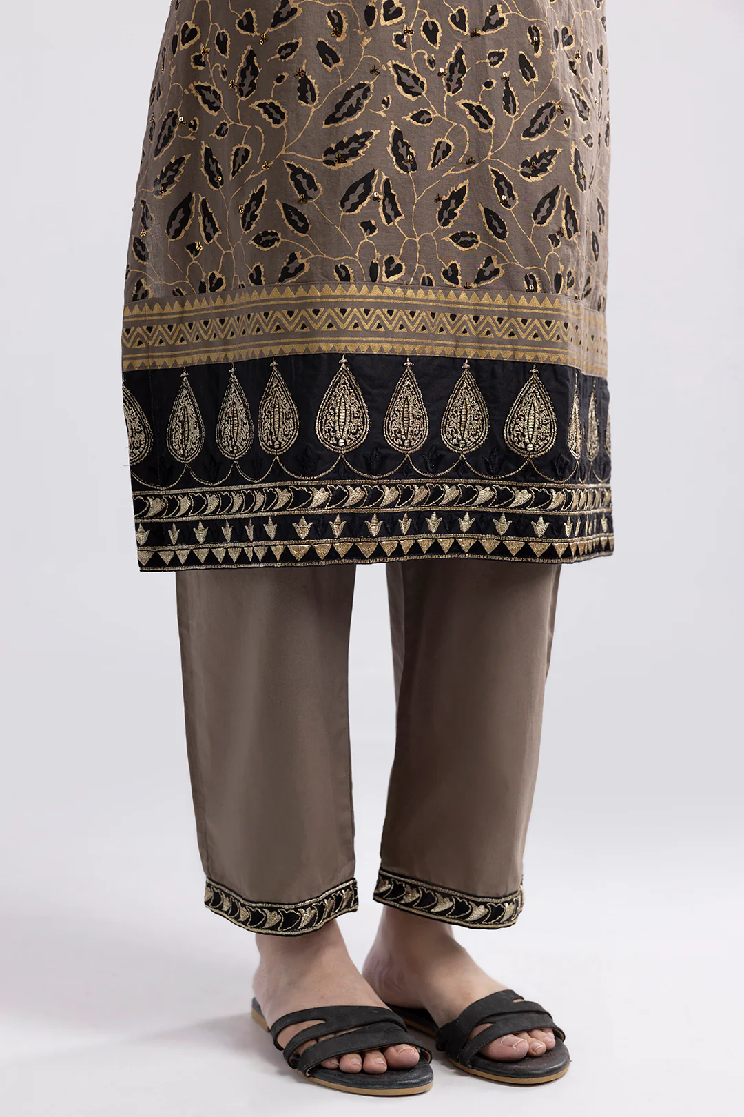Embroidered Kurta Dupatta Trouser - 3421 - Image 5