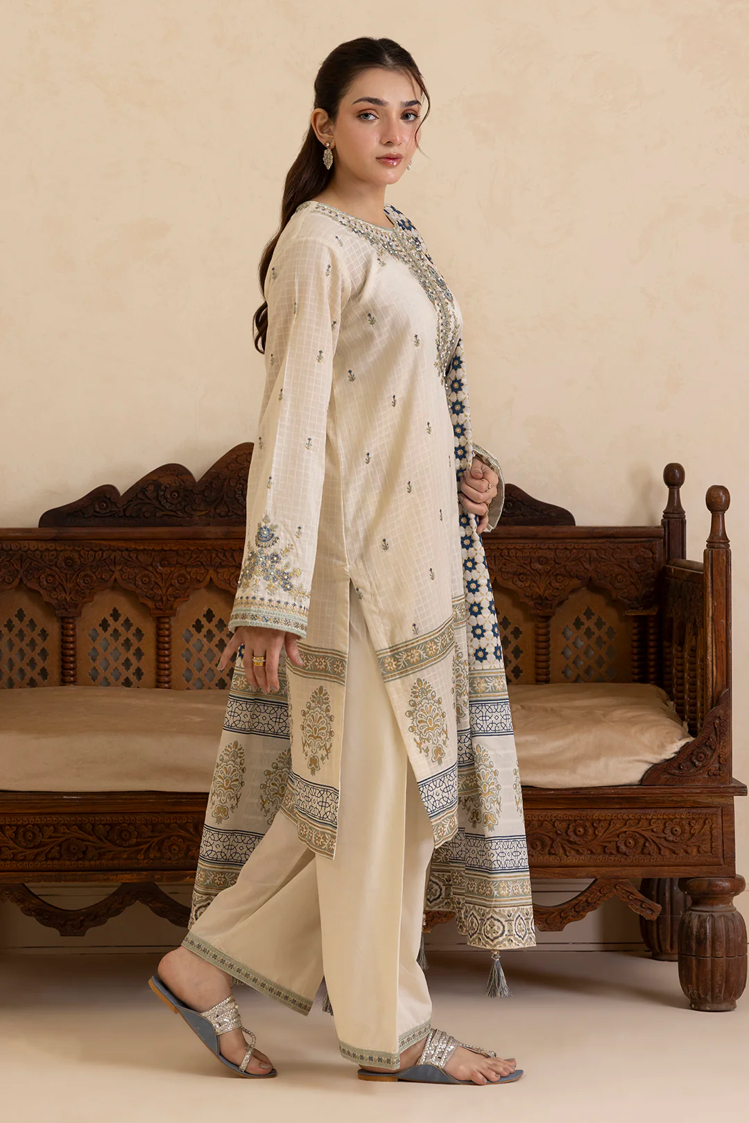 Embroidered Kurta Dupatta Trouser - 2509 - Image 5