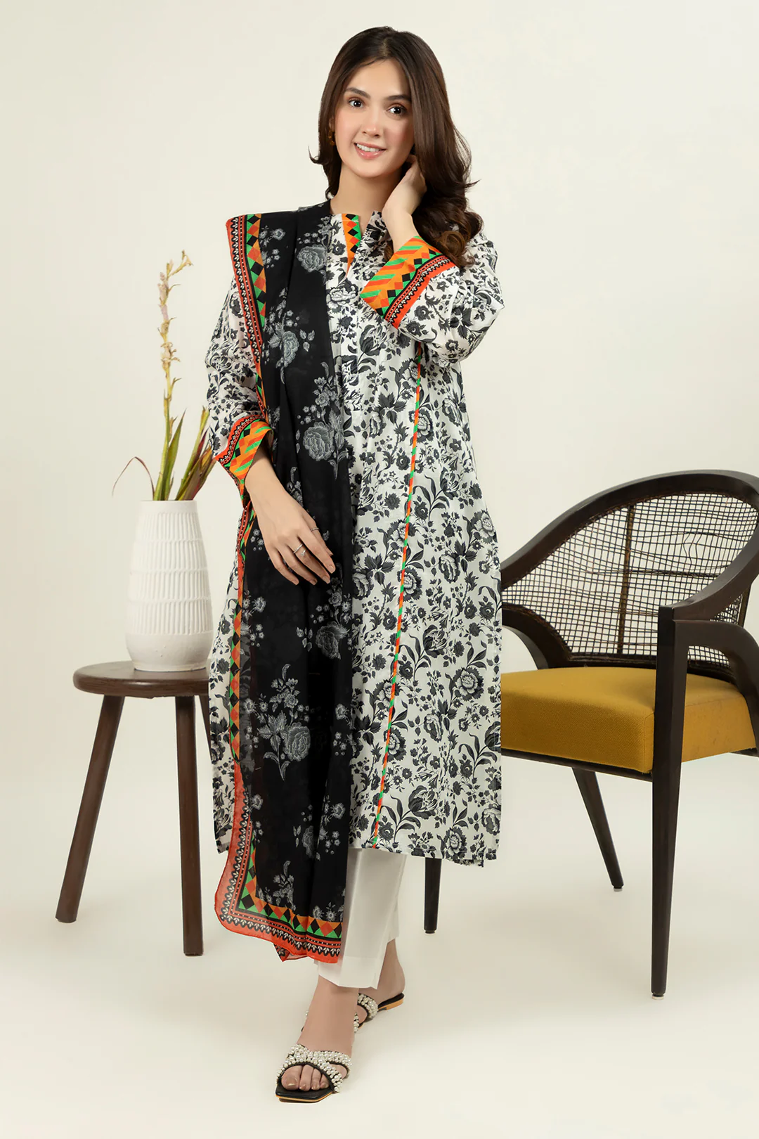 Kurta Dupatta Trouser - 1954 - Image 2