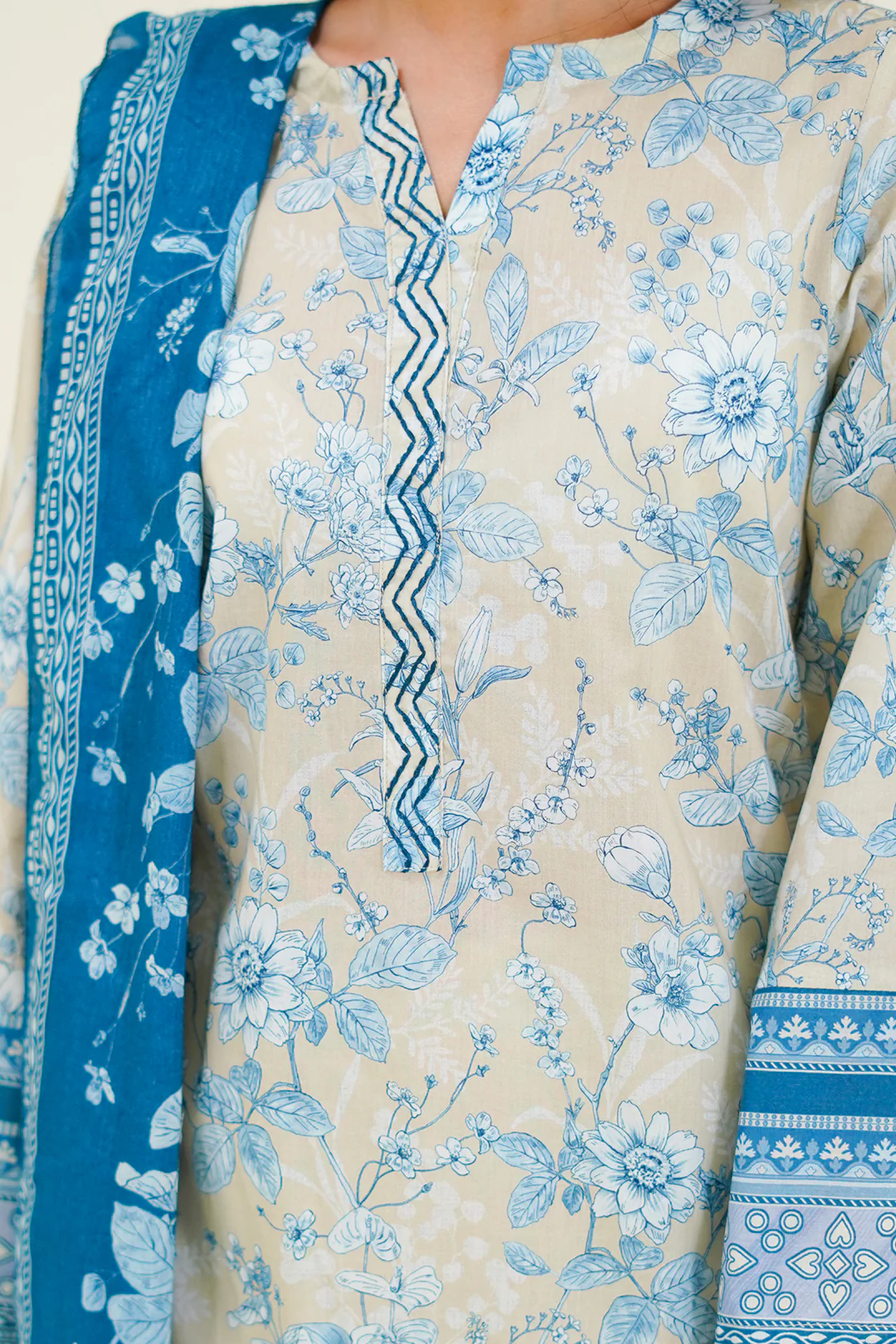 Embroidered Kurta Dupatta Trouser - 1958 - Image 4