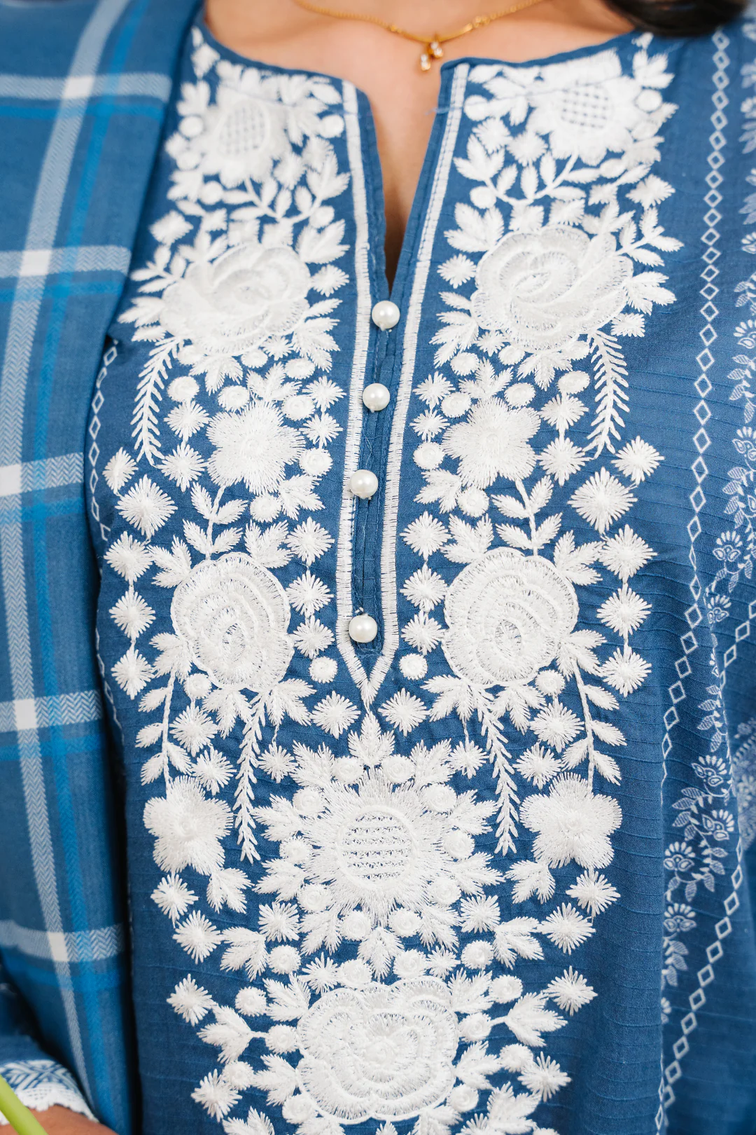 Embroidered Kurta Dupatta Trouser - 1964 - Image 4