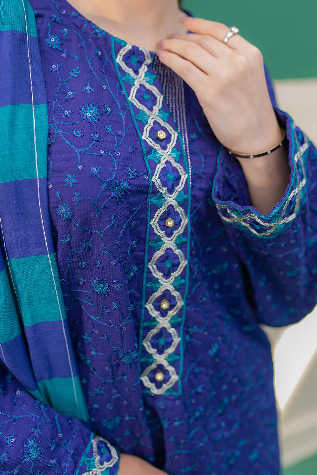 Embroidered Kurta Dupatta Trouser - 2004 - Image 3