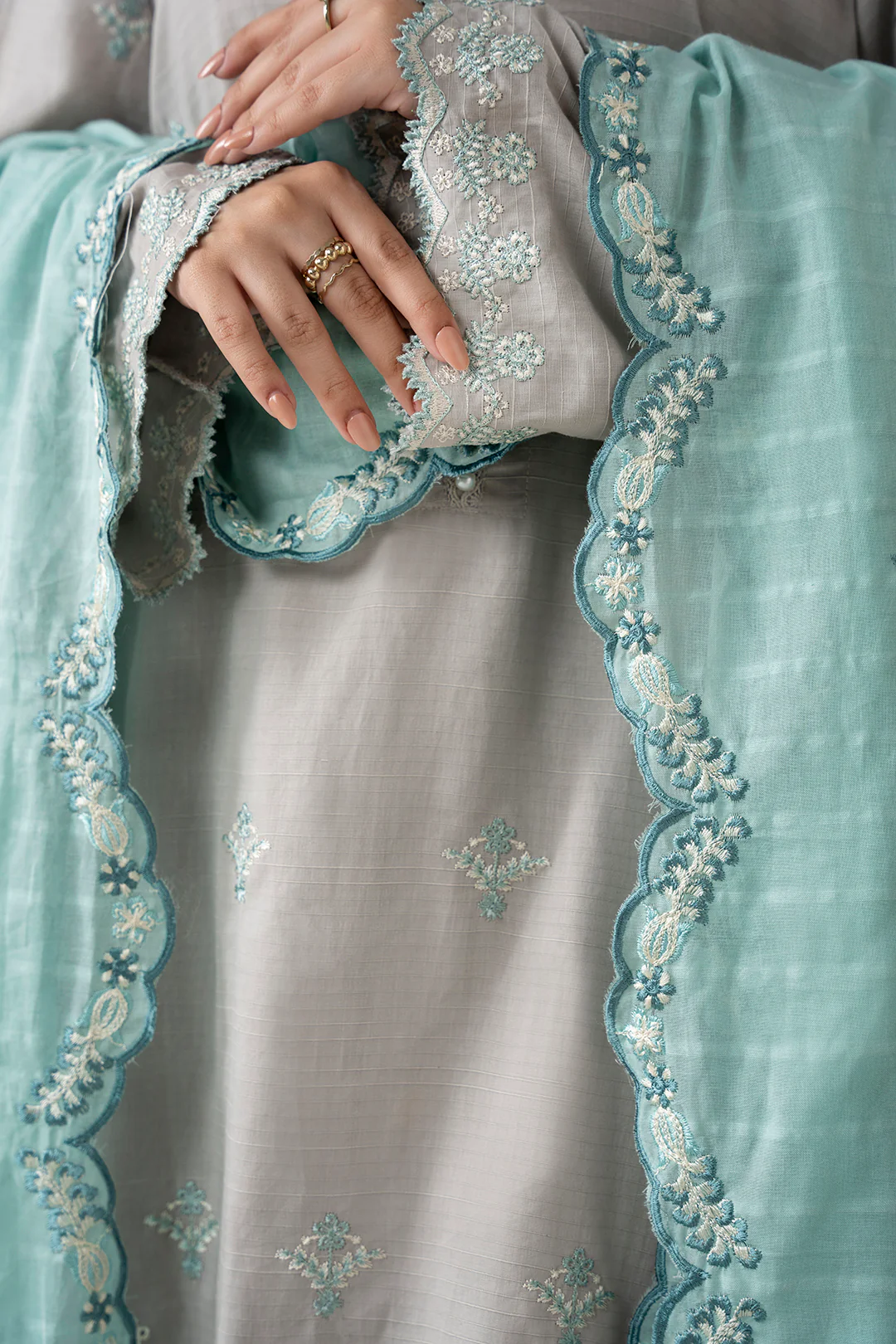 Embroidered Kurta Dupatta Trouser - 2132 - Image 4