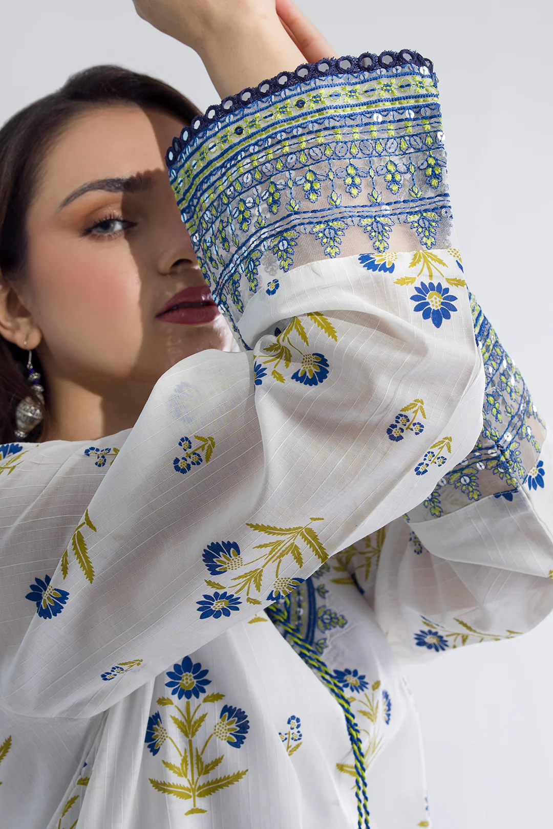 Embroidered Kurta Dupatta Trouser - 1711 - Image 4