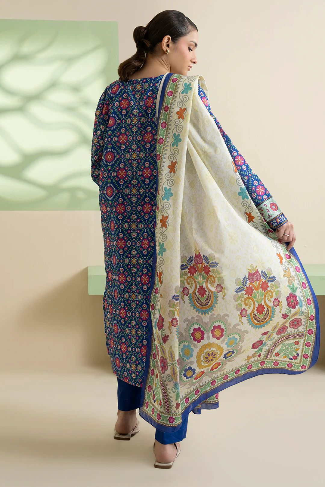 Kurta Dupatta Trouser - 1983 - Image 8