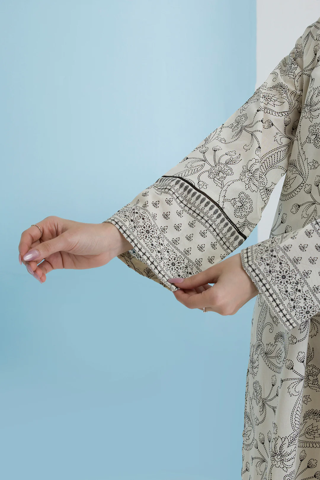 Kurta Dupatta Trouser - 2019 - Image 4