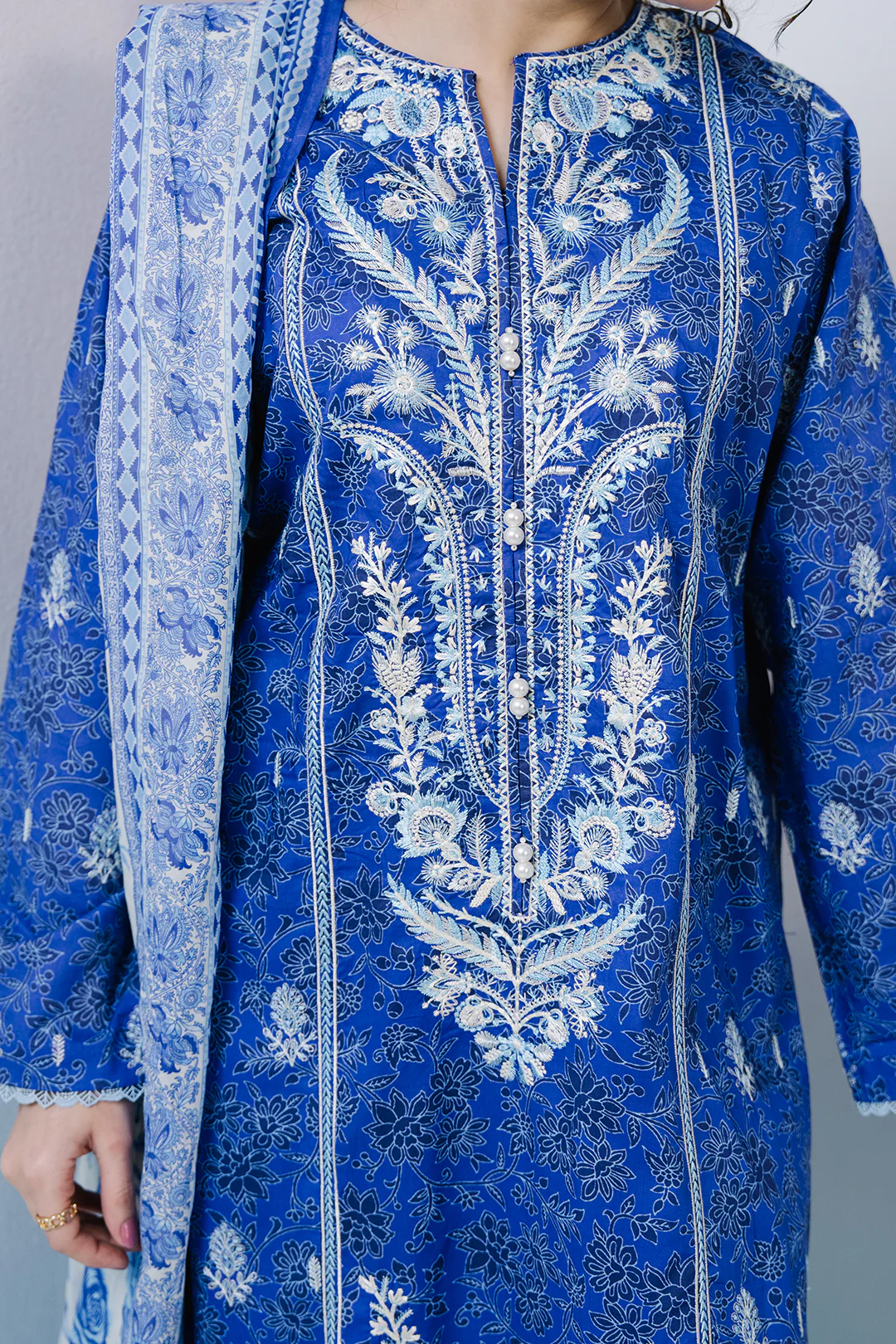 Embroidered Kurta Dupatta Trouser - 2315 - Image 5