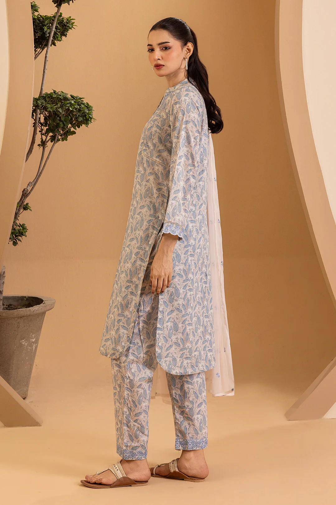Embroidered Kurta Dupatta Trouser - 2652 - Image 3