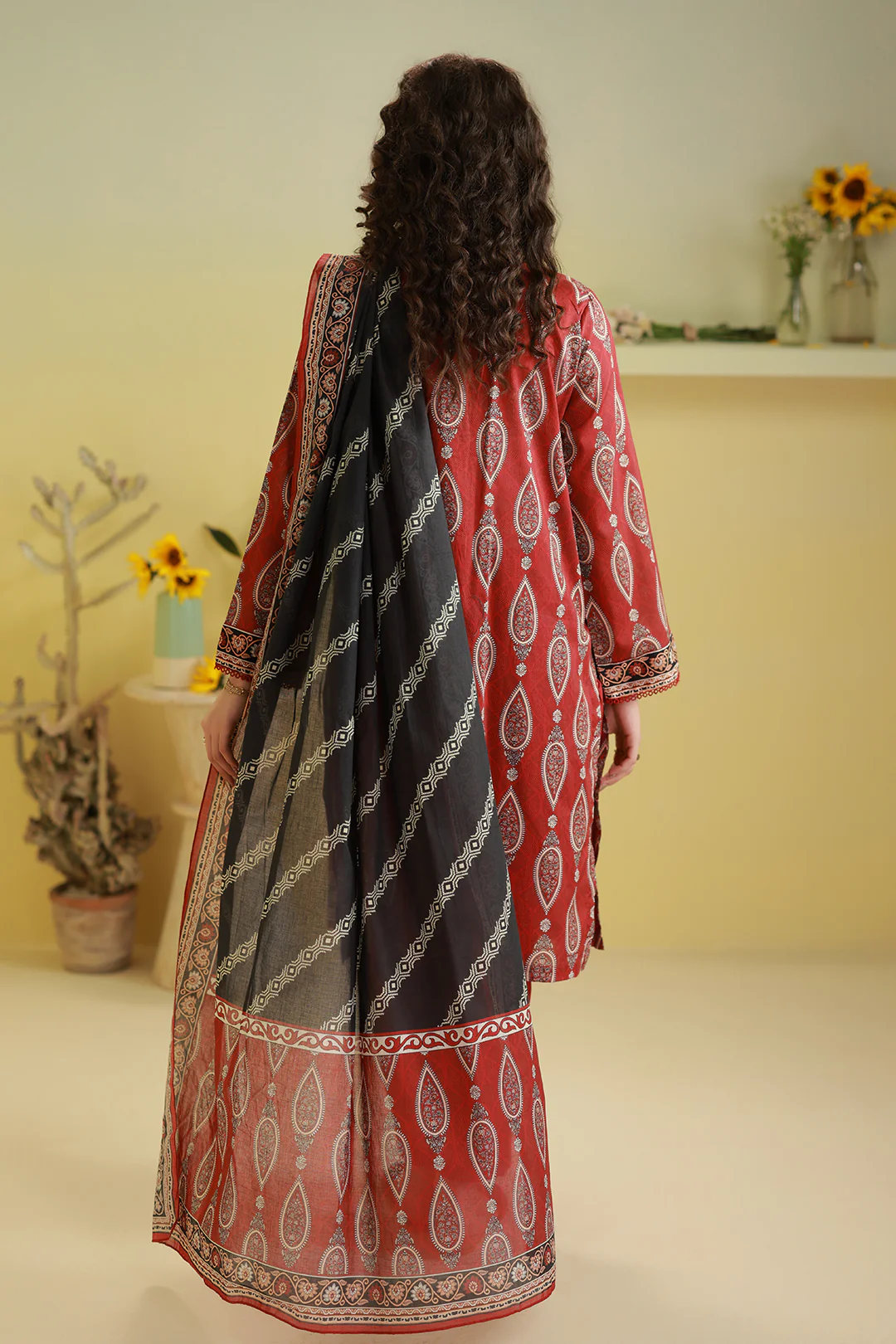 Kurta Dupatta Trouser - 1947 - Image 5