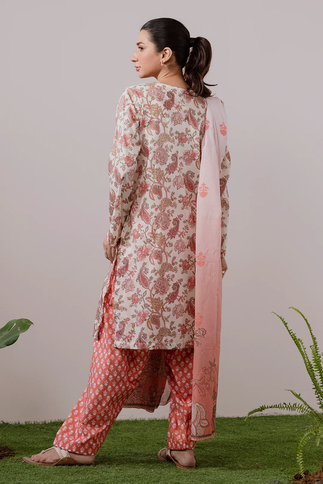 Kurta Dupatta Trouser - 1955 - Image 6