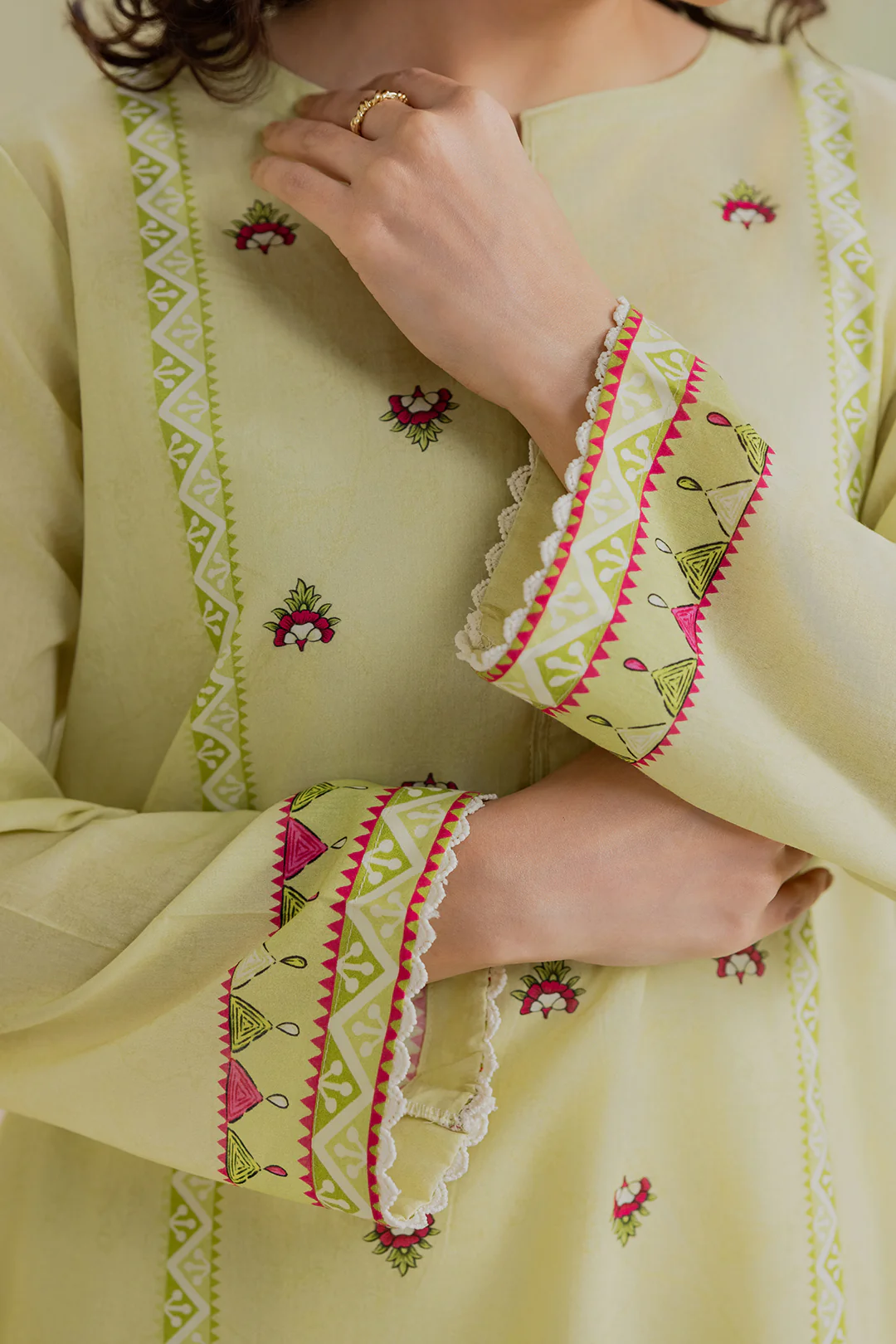 Kurta Dupatta Trouser - 2484 - Image 4