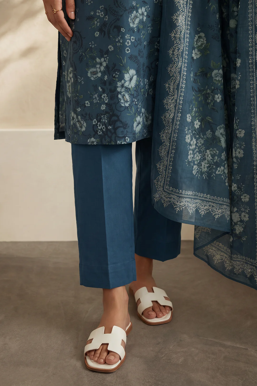 Embroidered Kurta Dupatta Trouser - 2537 - Image 4