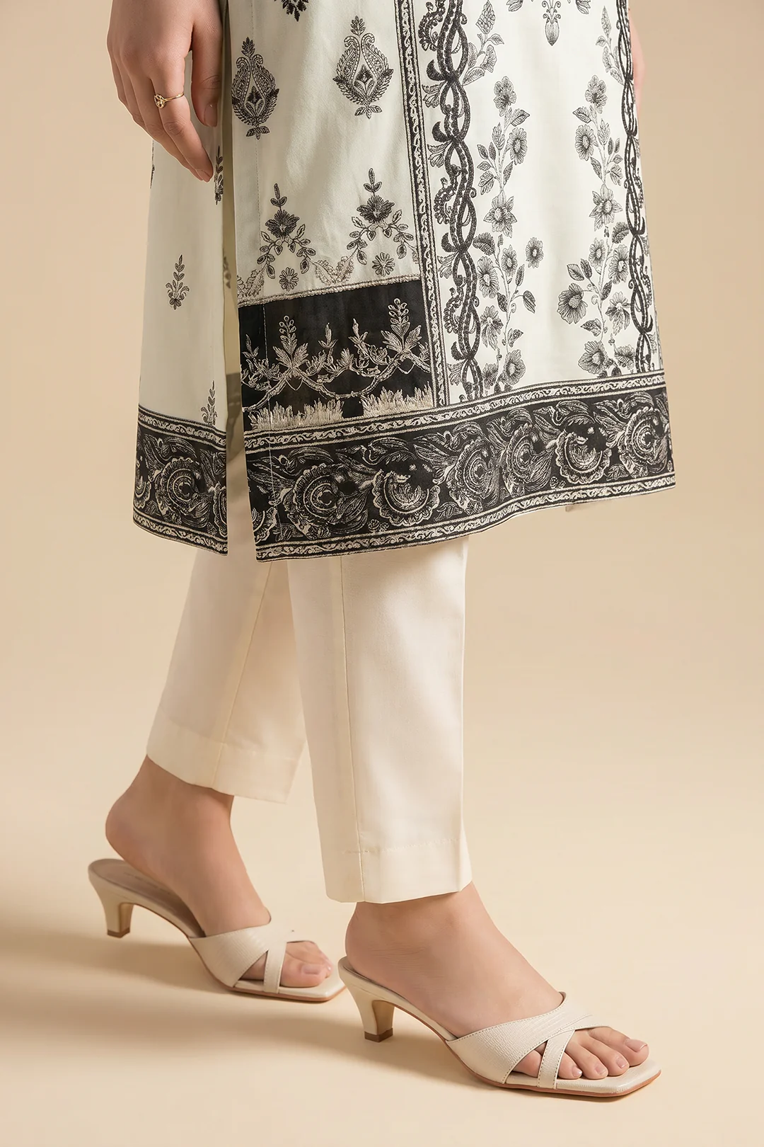 Kurta Dupatta Trouser - 2685 - Image 4
