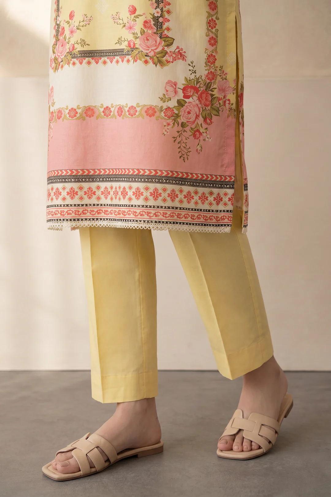 Kurta Dupatta Trouser - 2697 - Image 4
