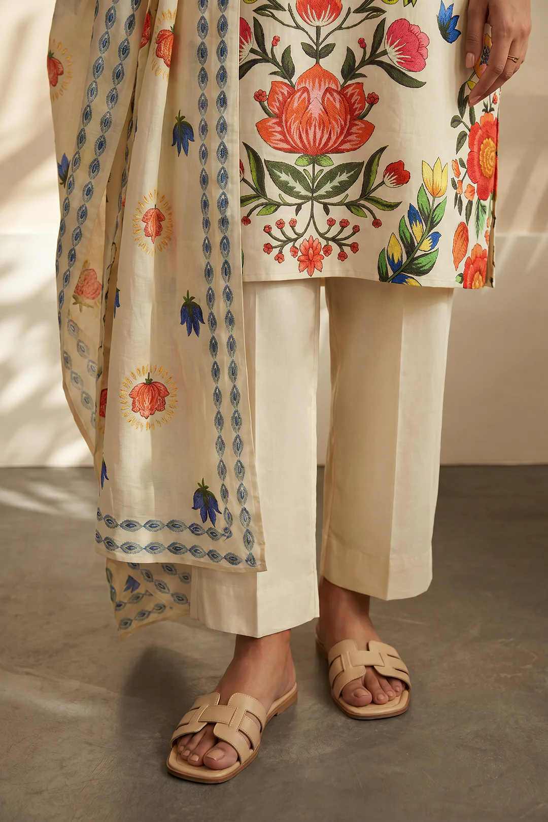 Kurta Dupatta Trouser - 2698 - Image 4