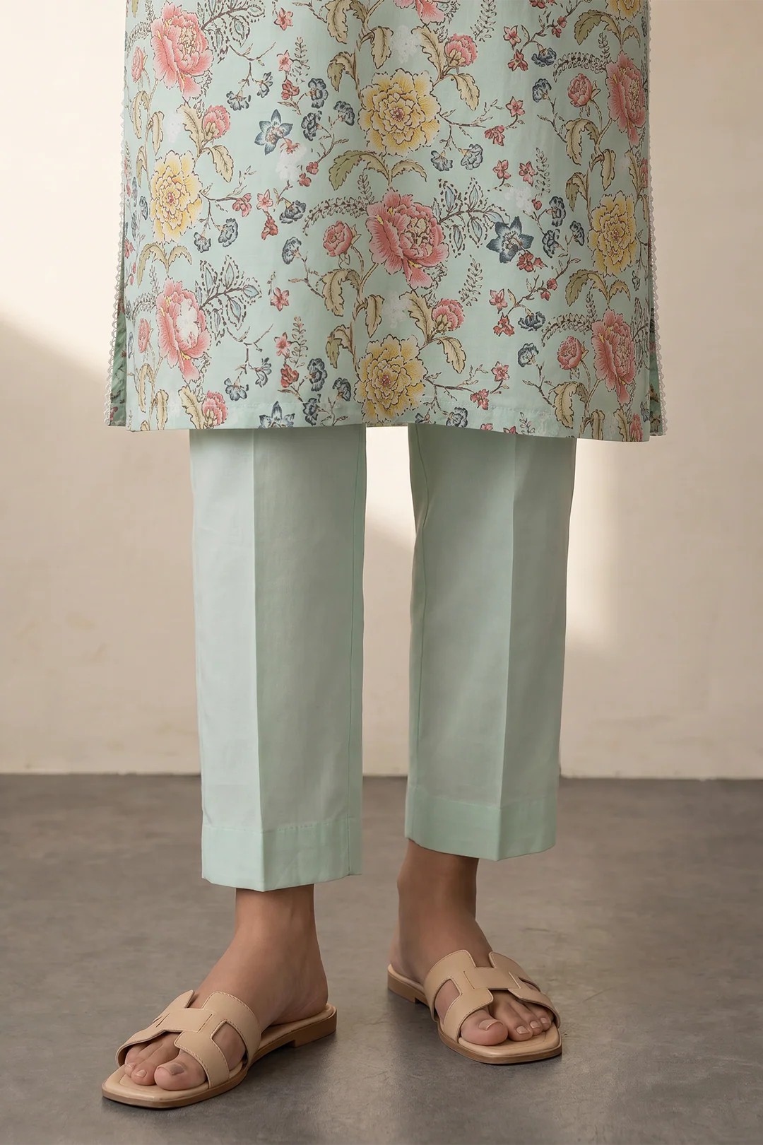Kurta Dupatta Trouser - 2708 - Image 4