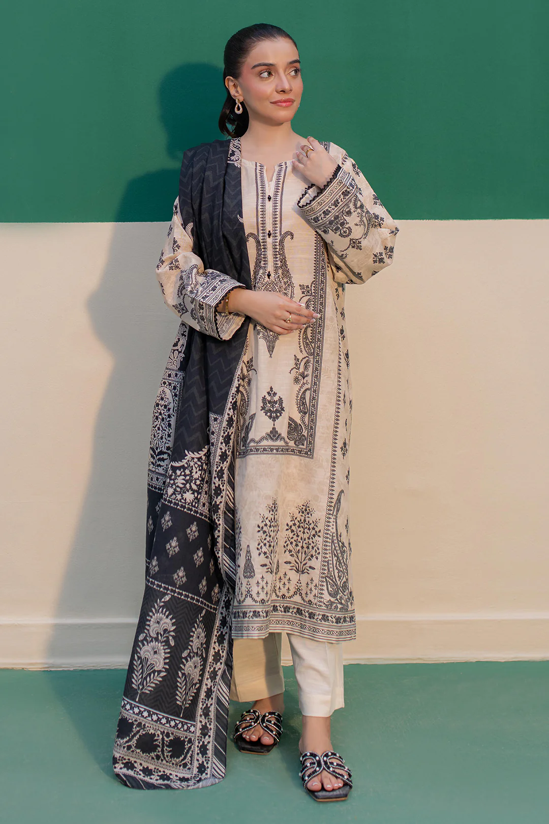 Kurta Dupatta Trouser - 2944 - Image 2