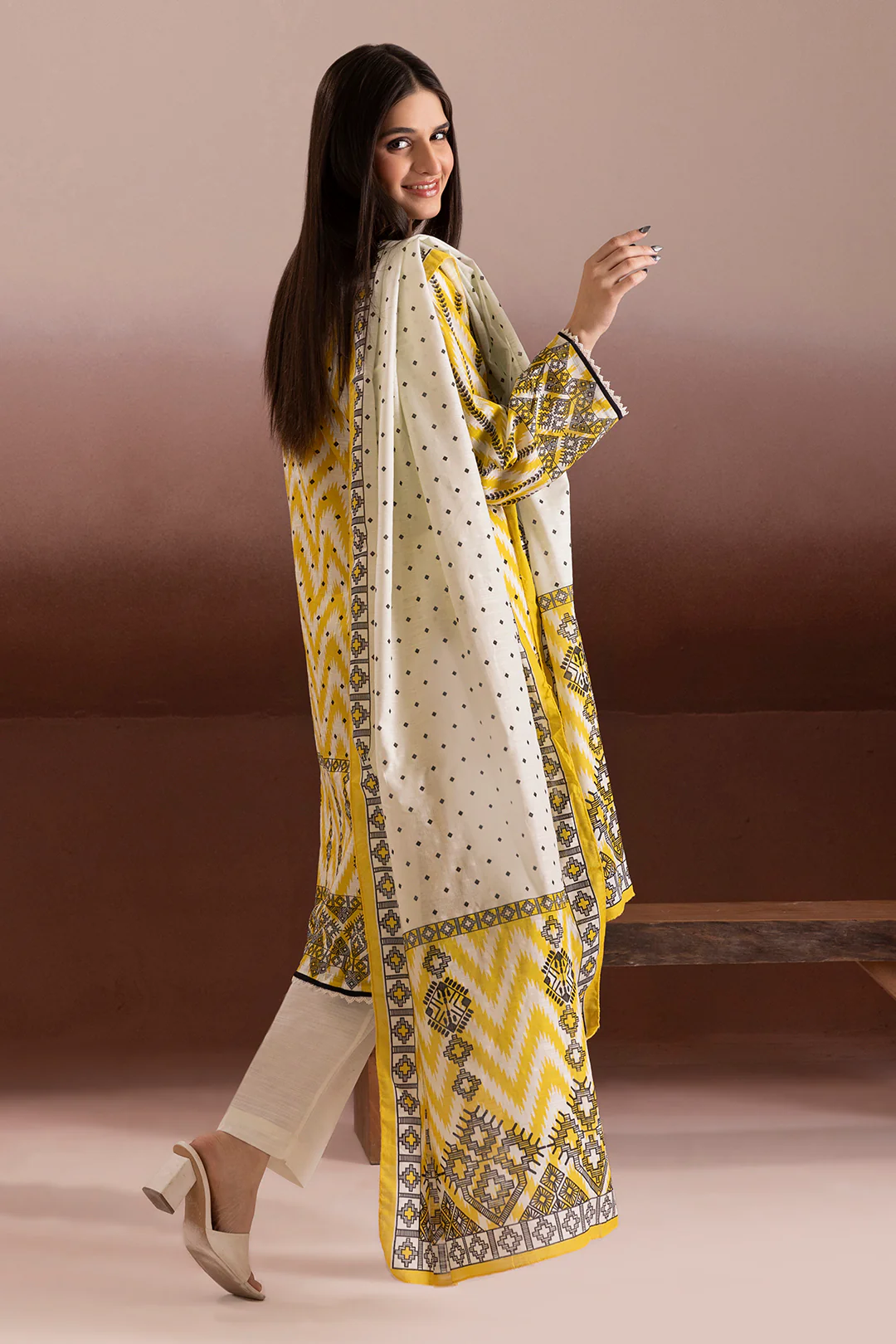 Kurta Dupatta Trouser - 3152 - Image 3