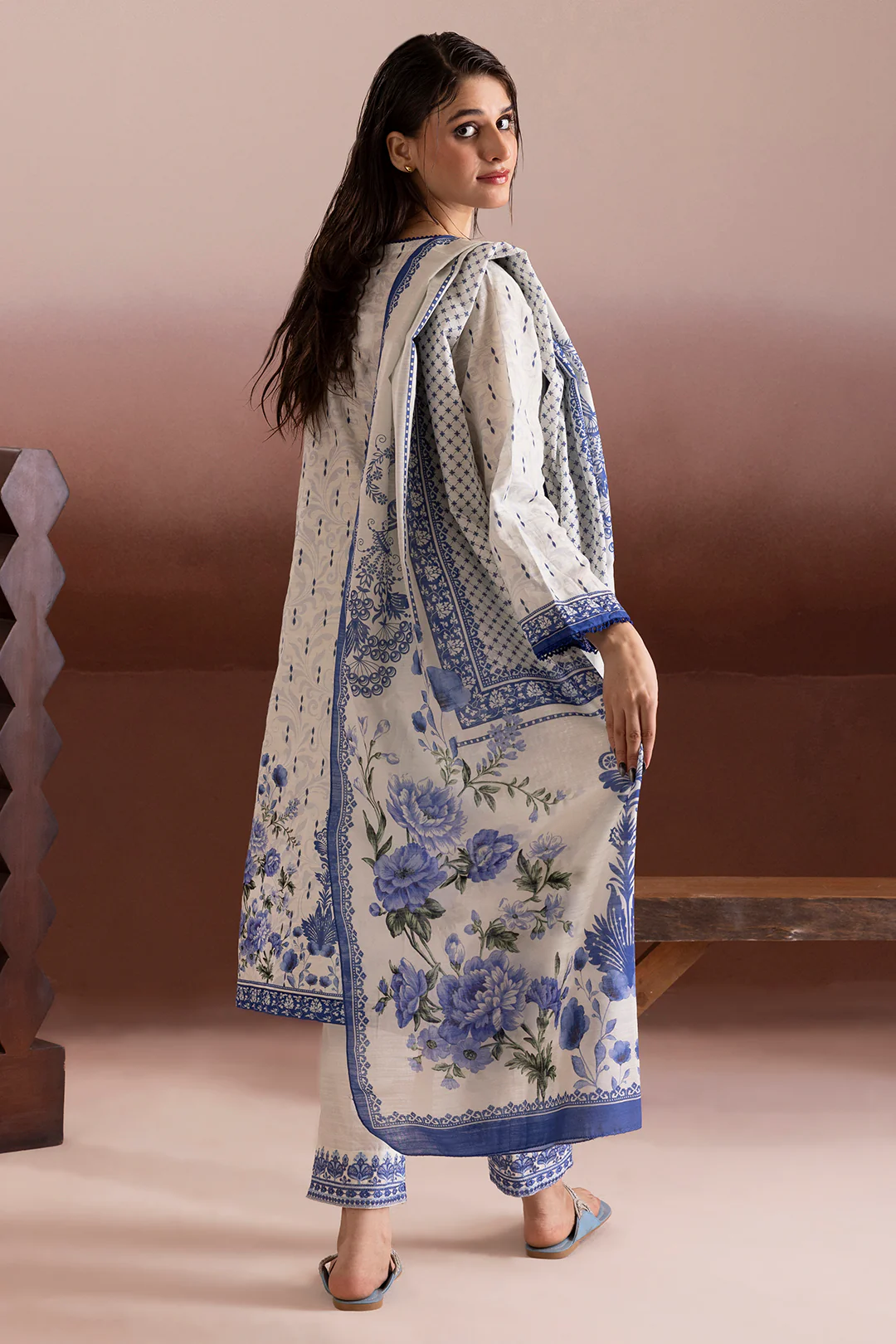 Embroidered Kurta Dupatta Trouser - 3174 - Image 9
