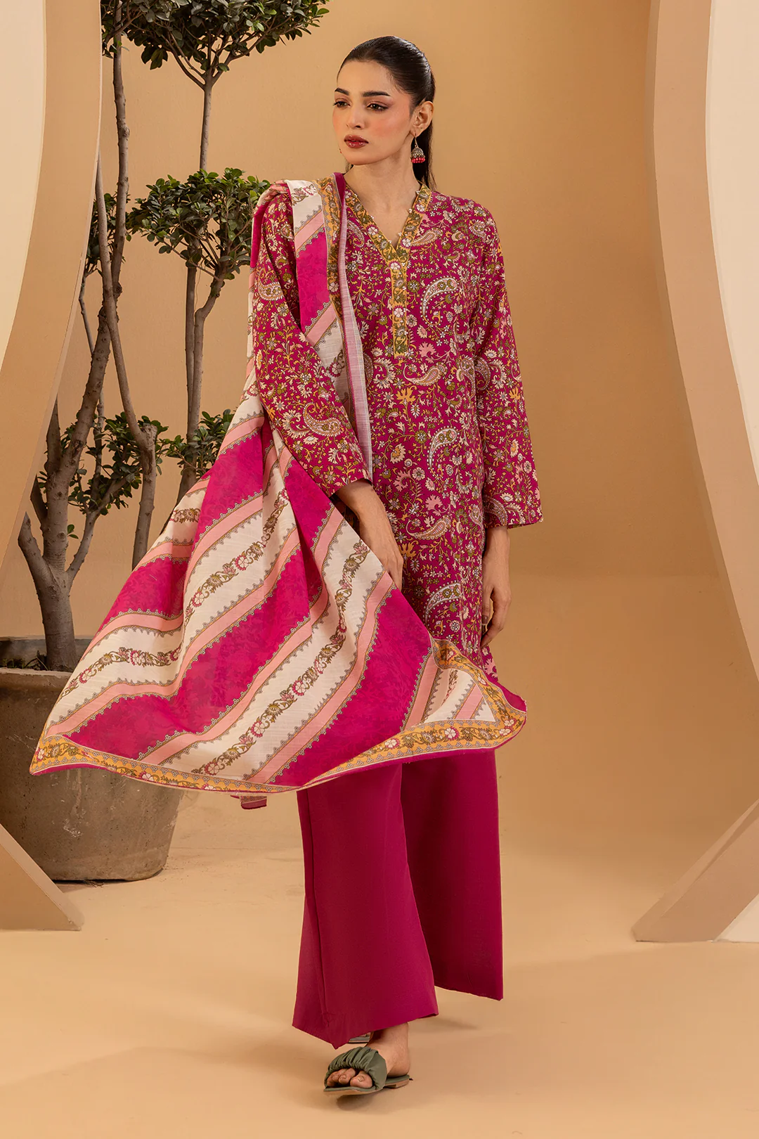 Kurta Dupatta Trouser - 2785 - Image 4
