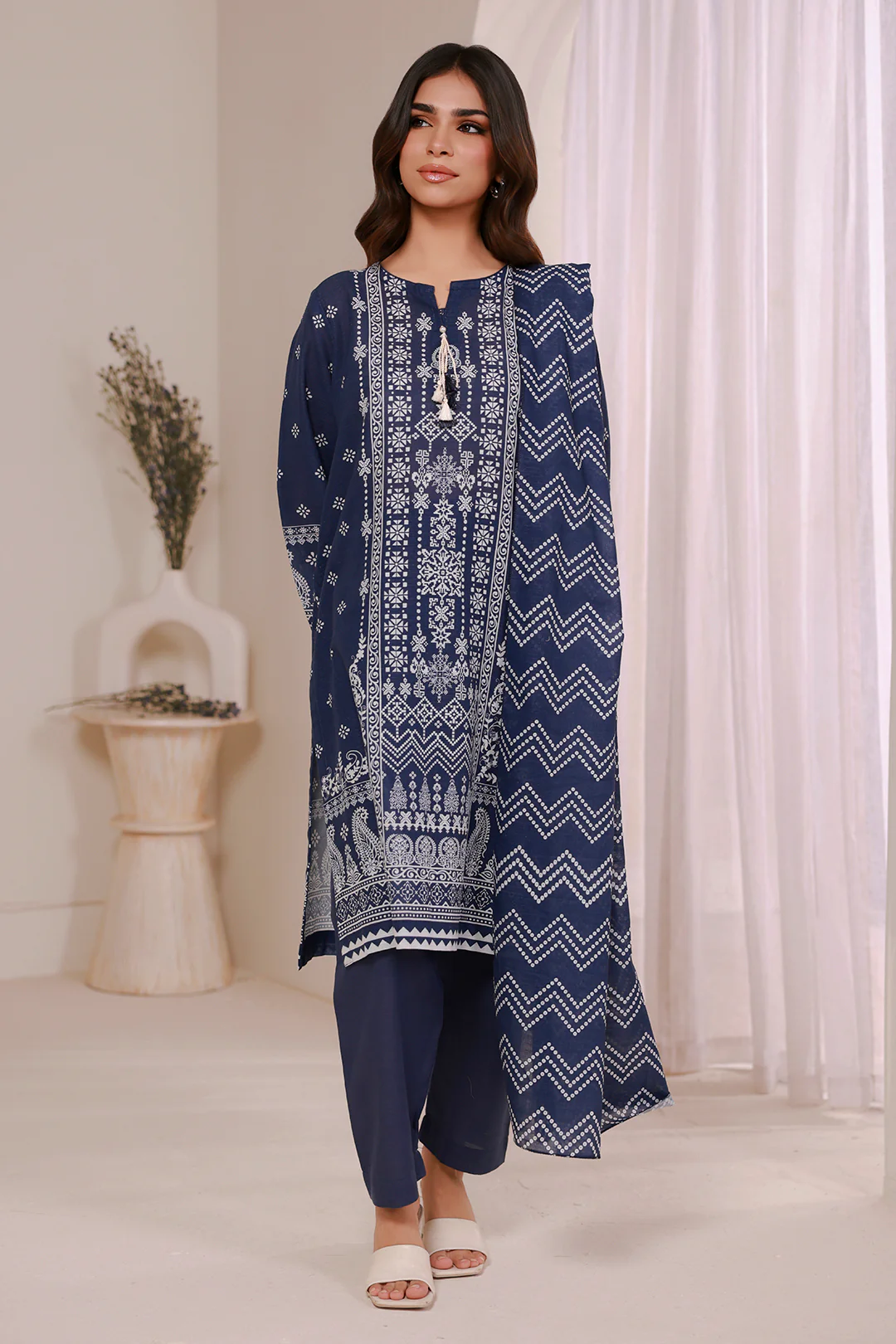 Kurta Dupatta Trouser - 2786 - Image 3