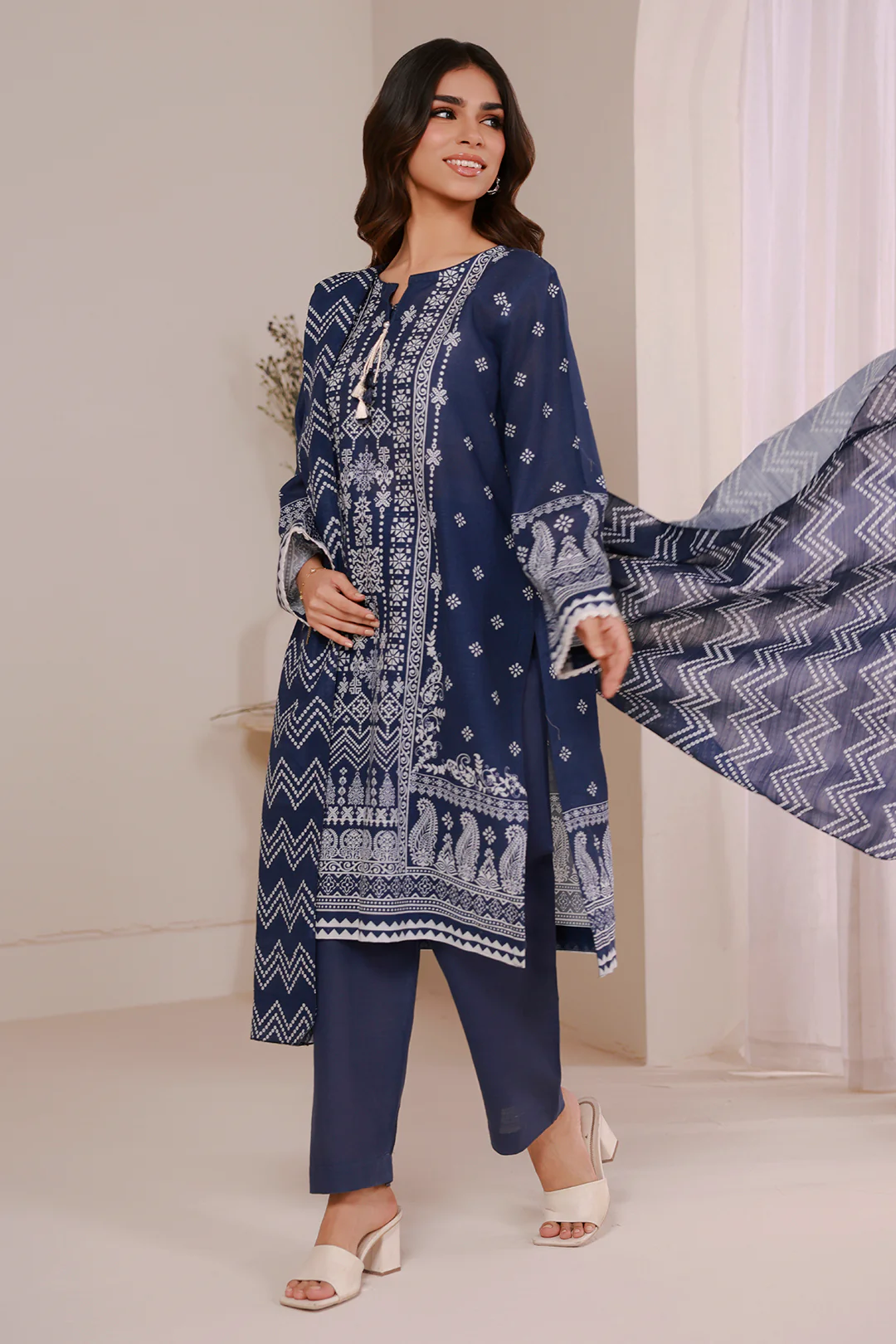 Kurta Dupatta Trouser - 2786 - Image 4