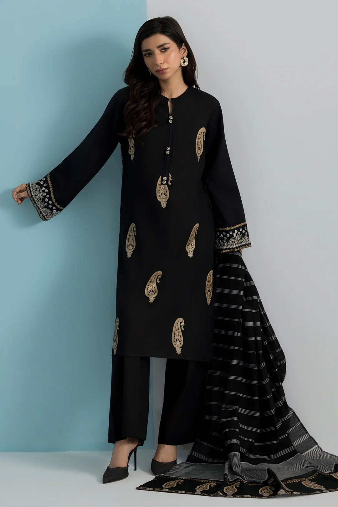 Embroidered Kurta Dupatta - 2256 - Image 4