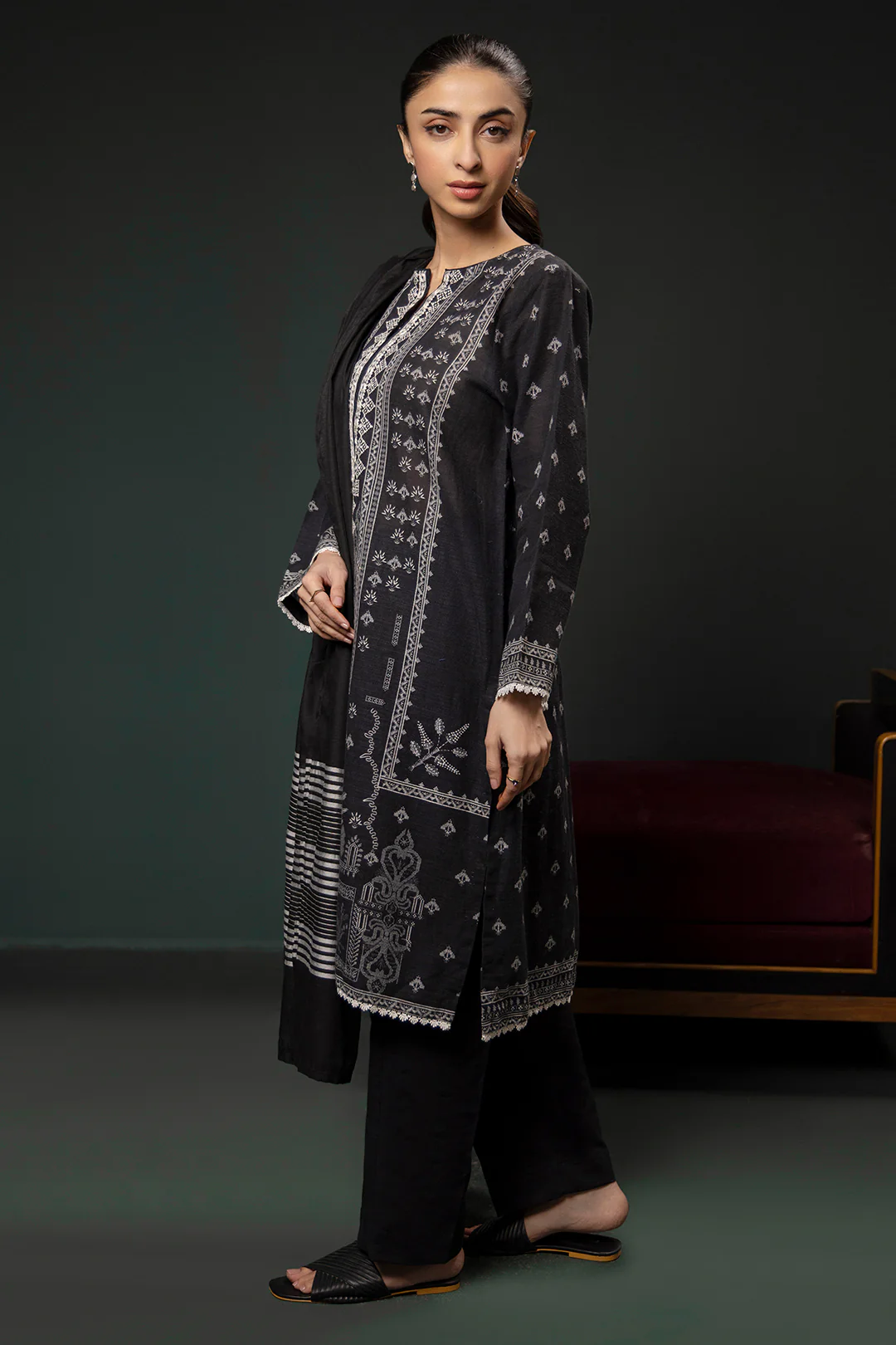 Embroidered Kurta Dupatta - 1493 - Image 7