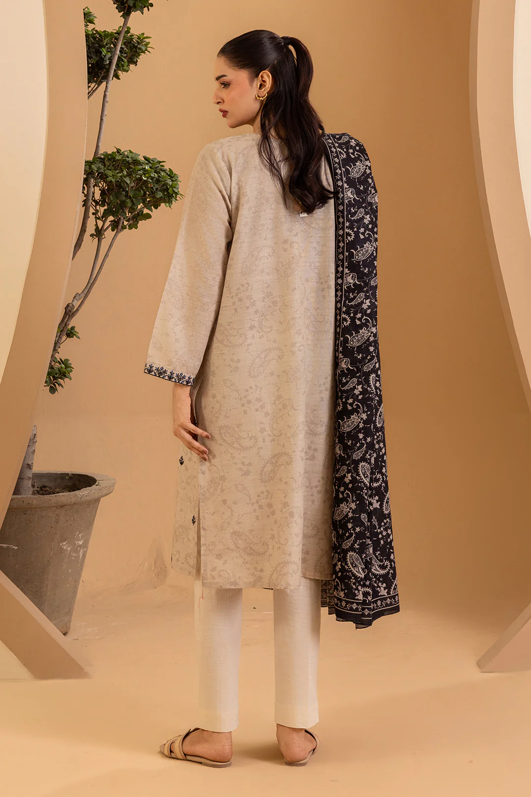 Embroidered Kurta Dupatta - 2828 - Image 8
