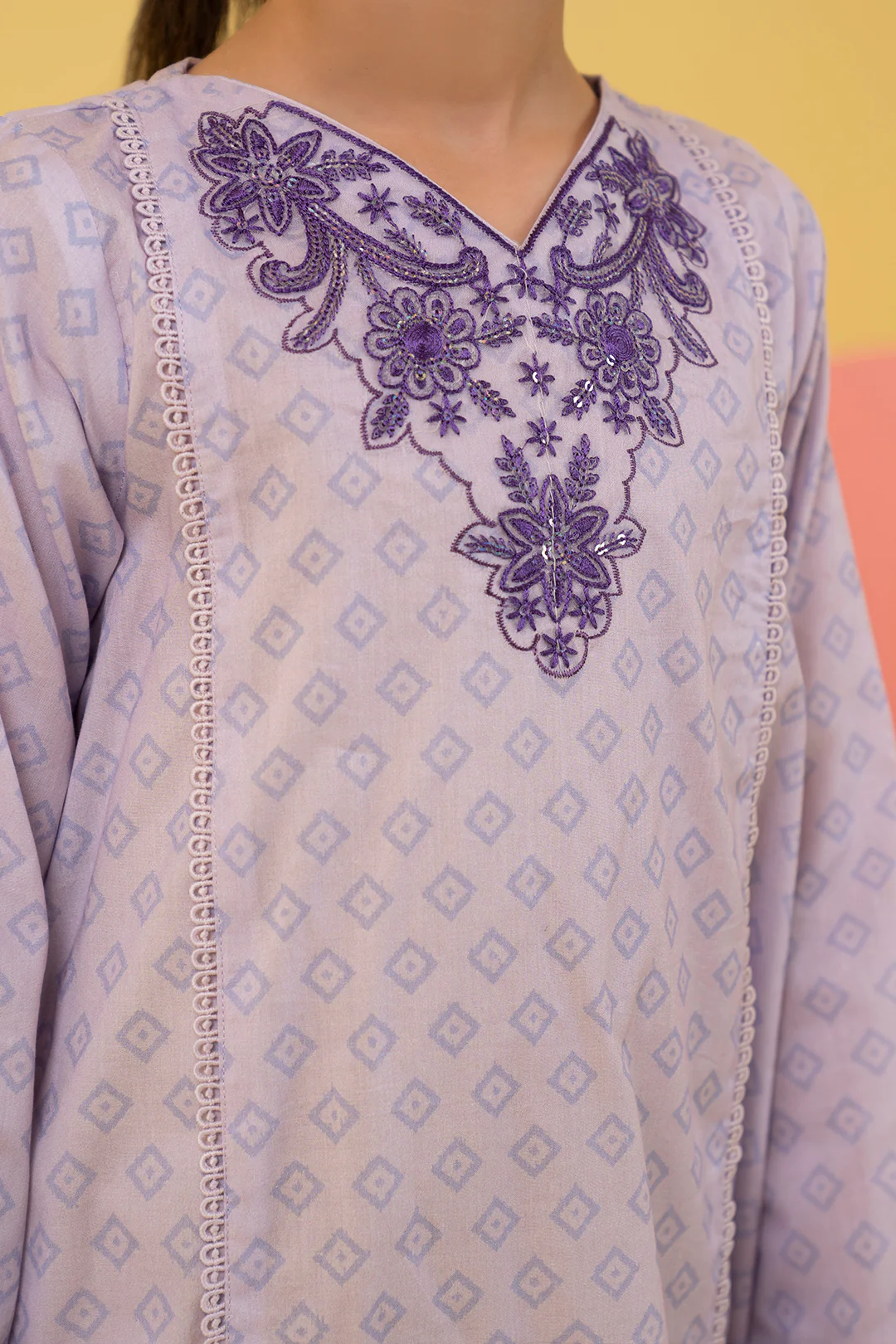 Embroidered Kurta - 1398 - Image 3