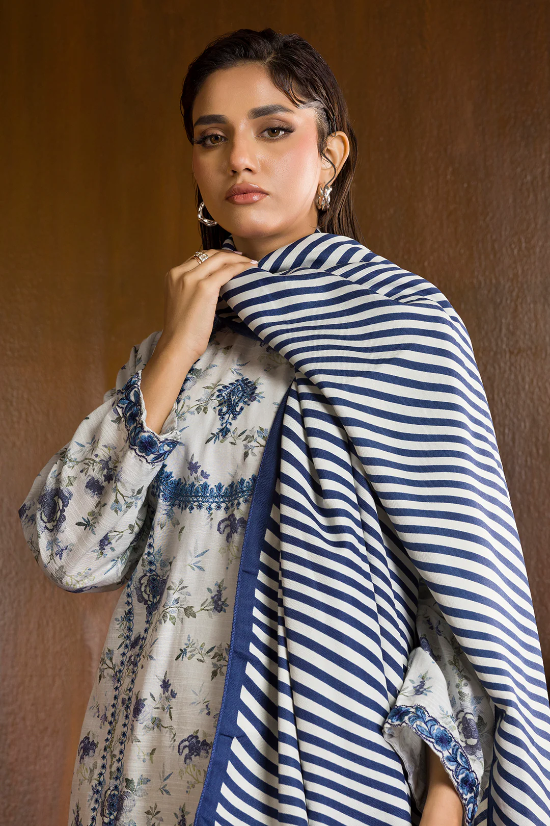 Embroidered Kurta Shawl Trouser - 3015 - Image 2