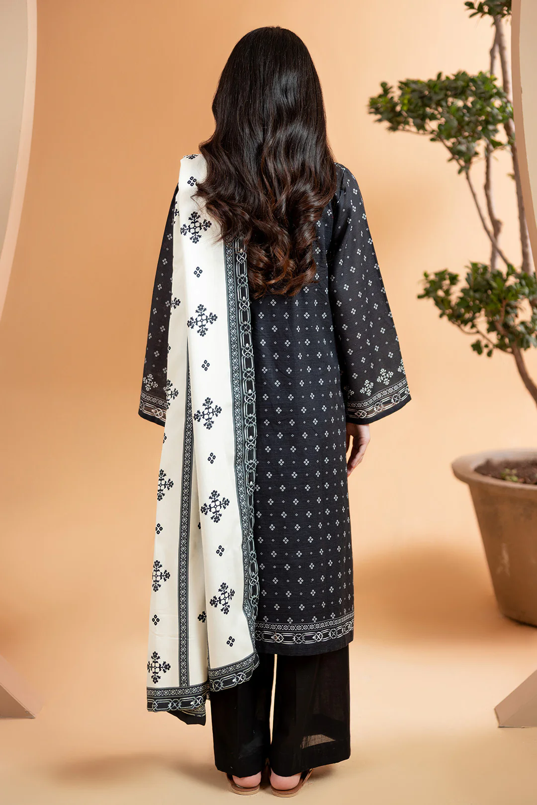 Embroidered Kurta Shawl Trouser - 3071 - Image 11