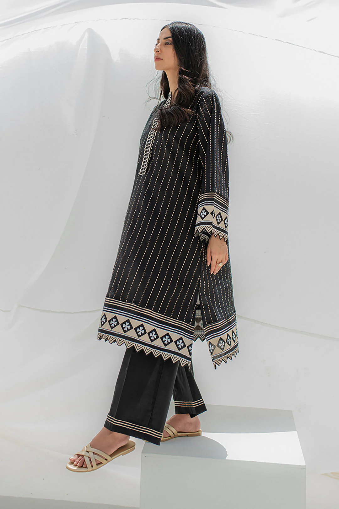 Embroidered Kurta Trouser - 0677 - Image 3
